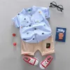 Giyim setleri 2pcs bebek ve yürümeye başlayan çocuk yaz moda tam vücut karikatür küçük göğüs penetrasyon desen rastgele baskı cep gömlek şort seti