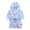 Handdoeken Gewaden Kindergewaden voor 2-6 jaar Baby Kinderpyjama's Jongens Meisjes Cartoon Nachtkleding Badjassen Babygewaden met capuchon Flanel nachtkleding voor kinderen 231215