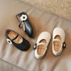 Flache Schuhe Mädchen Prinzessin Schuhe Blume Niedlich Flach Täglich Kinder Ballerinas Drei Farben Vier Jahreszeiten Licht 21-30 Pu Leder Kinder Schuh 231215