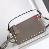 Cowhide Crossbody Bagクラッチバッグデザイナーバッグハンドバッグ財布女性ショルダーバッグソリッドカラージッパーメタルバックル本革のバックポケット取り外し可能なハンドル