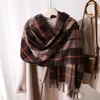 Foulards Mode Noir et Blanc Plaid Cachemire Écharpe Femmes Hiver Chaud Pashmina Couverture avec Gland Châle Wraps Voyage Bufanda Echarpe