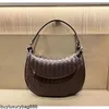 Botte Venetas Sac à bandoulière Sacs en cuir pour femmes Gemelli 2024 Style de piste Sac double Automne et hiver Nouvelle niche Sac sous les bras tissé en peau de vache pour femme Une épaule T HBQS