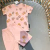 Baby T-shirt Shorts Set Babykledingsets Kinderen Pasgeboren kleding Kleine jongens Meisjes Designer Blauw Roze Grijs Outfits Trainingspak 0-3 jaar