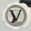 Brouches Designer Broche Jewelry v Brooch Free Shipping Wholesales Excaptament Accessory Alphabet Buy One واحصل