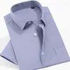 Camicie eleganti da uomo Camicia da uomo sociale estiva senza stiratura Manica corta Abbigliamento maschile solido Fit Business Bianco di alta qualità