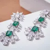 Dangle Oorbellen Mooie Hoge Kwaliteit Zilver Kleur Verbazingwekkende Glanzende Natuurlijke Groene Zirkoon Kristallen Bloem Vrouwen Luxe Sieraden