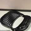 Botte Venetas Сумка на плечо Женские кожаные сумки Gemelli Show Style Twin Bag 2024 Осень-зима Новая корейская версия Нишевая тканая сумка для подмышек из воловьей кожи для женщин One S HBPV