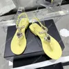 Kvinnor Luxurys Designers Channel Sandals tofflor Fashion Summer Girls Beach Womens Sandal Slides Flip Flops Loafers Sexiga broderade skor stora