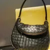 ボットベネタのショルダーバッグレディースレザーバッグGemelli Baobao 2024 New Woven Baobao Dumpling Bun Twin Bun Handbag Premium Cowhide本物の革女性ba hbz6