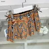 Lüks Bebek Trailtsits Tasarımcı Kız Elbiseleri Setler Boyut 100-150 cm 3pcs Örme Kısa Kollu ve Hırka ve Damalı Etek DEC05