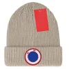 Gorro de diseñador Gorro de lujo Prendas de punto Sombrero Temperamento Gorro versátil Gorro de punto Gorro con diseño de letras cálido Regalo de Navidad Sombrero muy bonito Bolsa para el polvo 12 colores