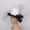 Elegant kvinnor chic bröllopshuvudstycke Mesh Fascinator Hat Fancy Feather Flower Ladies Chapeau Cap med hårklipp Kenducky Hats