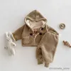 Комплекты одежды 7757 Комплект одежды для малышей, новинка 2023 года, зимний зимний костюм для мальчика, бархатное пальто с капюшоном и штаны, плюшевый костюм из двух предметов для девочек, R231215