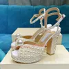 Scarpe eleganti Piattaforma di perle Tacchi da sposa Sandalo Peep Toe Sandali da sposa bianchi Blocco Festa di lusso Elegante sera estiva 231214