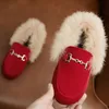 Spor ayakkabı çocuklar kürk ayakkabılar çocuk kadife ayakkabıları bebek kızlar sıcak daireler siyah marka ayakkabıları prenses loafer zinciri kış için 231215