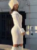 Casual klänningar Elegant fyrkantig krage päls lapptäcke långärmad midi för kvinnor 2023 streetwear svart vit bodycon afton klänning