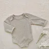 Rompers Baby Romper Pit Strip Baby Boy Girl Clothes Autumn Long Sleeve Newborn Jumpsuit Dot Rib Baby Fashion Botton up Clothing 0-24ML231114