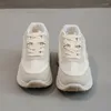 Klänningskor sneakers kvinnor vulkaniserar 2023 kvinnlig svart vit plattform tjock sula casual damer tenis feminino