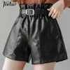 Damenshorts Jielur PU Herbst Winter Damen Shorts Schlanke Hohe Taille Einfarbige Shorts Damen Chic Koreanische Gürtel Leder Kurze Hose S-XLL231215