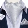 Cravatte di lusso in argento Paisley da uomo Ascot cravatta da sposa formale cravatta Scrunch Self British Set fazzoletto da taschino gemello DiBanGu 231214