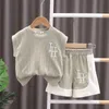 Kleidungssets 2023 Neue Sommer Koreanische Coole Jungen Kleidung Set Weste und Pullover Kinder Set Baby Kleidung Kinder Atmungsaktive Waffeln 231215