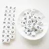 Clip porta ciuccio 100 pezzi lettera inglese perline alfabeto in silicone cubo da 10 mm massaggiagengive nome fai da te sui gioielli per la dentizione del bambino giocattoli infermieristici 231215