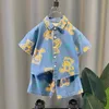 Clothing Sets Boys' denim clothing set summer children's fashionable cartoon bear jacket and shorts 2-piece casual set 231215