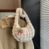 女性用のイブニングバッグ格子格子格子格キルヤ不足の韓国の泡の刺繍入り肩がペンダント付き固体サッチェルアンダーアームバッグ231215