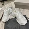 Sneakers da uomo 3XL in microfibra grigio chiaro con strass da donna Festa unica con dettagli riflettenti Scarpe con tacco posteriore superiore Design in rilievo