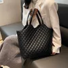 Borsa da donna alla moda e alla moda nella nuova borsa a griglia con diamanti ricamati, spalla singola, croce diagonale. Borse per ragazze louisianashop