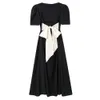 Nieuwe Franse Retro Hepburn -stijl Zomer Y2K Trend Back Bow Little Black Loose Slim Jurk