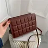 Bolsos de noche Hombro de chocolate para mujer Color sólido Retro Cross-Body 2023 Otoño Invierno Diseñador All-Match Casual Messenger