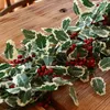 Kwiaty dekoracyjne Holly Leaf Christmas Garland 2M Czerwone Berries Sztuczne zieleń jedwabny sztuczny faux