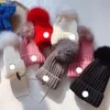 Designer Beanie Women's Hairball Brodery Badge Warm Hair Ball Men's Beanies Winter Hat Warm227Z
