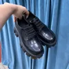 Plattformskor designer skor loafers kvinnor inverterad triangel märke svart vit äkta läder ökar patent matt social platt lyxsko