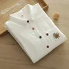 Damesblouses Zoete zon Borduren Dubbel katoenen wit overhemd Dameskleding Kraagvorm Kleurrijke knop Vrouwelijke blouse Tops U296