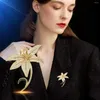 Brouches Suyu الفاخرة النحاس Micro inlaid Zirconia Zirconia Lily Brooch Dress Matchen