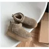 Ultra-Mini-Freizeitstiefel für Damen, Designer-Plateau-Schneestiefel, australische Pelz-warme Schuhe, echtes Leder, kastanienbrauner Knöchel, flauschige Stiefeletten für Damen, Farbe Antilopenbraun