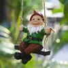Dekorativa föremål Figurer Creative Cute Swing Gnome Garden Decor Statue Harts Dwarfs Hang On Tree Pendant Inomhus utomhusprydnad 231216