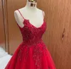 2024 Röd kändis aftonklänning spaghetti rems v-hals applikationer spetspärlor golvlängd tyll kvinnor prom formella festklänningar robe de soiree