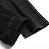 Jeans da uomo Primavera Autunno 2023 Pantaloni elasticizzati slim con ricamo teschio nero strappato Moda Abbigliamento da moto da discoteca