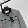 女性ジャケットデザイナーレディースの秋のコートファッションスタンドアップカラーボタンショートオーバーコート12月16日