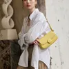 Sac sous les bras, sac à bandoulière simple haut de gamme, petit sac carré en cuir de vache pour femme, sac bâton français, sac en cuir véritable, sac pour femme, niche, luxe léger rétro vente en gros noir