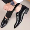 Scarpe eleganti 2023 in pelle da uomo d'affari formale stile coreano di grandi dimensioni punta a punta casual