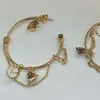 Toppkvalitetsdesigner Hoop Earrings V för kvinnor som örhängar Luxurys Designers Gold Hoop Stud Earrings Gift With Box D2112173Z2483