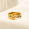 Luksusowe złoto plisowane litery Pierścionki ślubne projektant marki biżuteria kryształowy pierścionek dla kobiet miłosnych prezentów para pierścień z pudełkiem