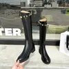 NYA 2024 VINTER BUCKLES KVINNOR ÖVER KNEE SOOTS Black Ladies Martin Boots Flats Kvinnliga stövlar Kampstövlar Storlek 35-40