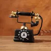 Telefoni Vintage Telefono artificiale Modello in resina dipinto a mano Vecchio telefono Figurina Rotante Retro Ornamento in metallo Ufficio Decorazione della scrivania 231215