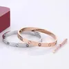 Bracciale rigido da uomo e da donna, bracciale con cacciavite Love, design classico a C, gioielli in acciaio al titanio, colorfast ipoallergenico186o