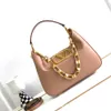 Cuero de roca NUEVO VALLENTINOO Single Overarm Top Top Hobo Cross para mujer Bolsas de piel de vaca Bolso de hombro Diseñador Bolso 2024 Capa IAZQ